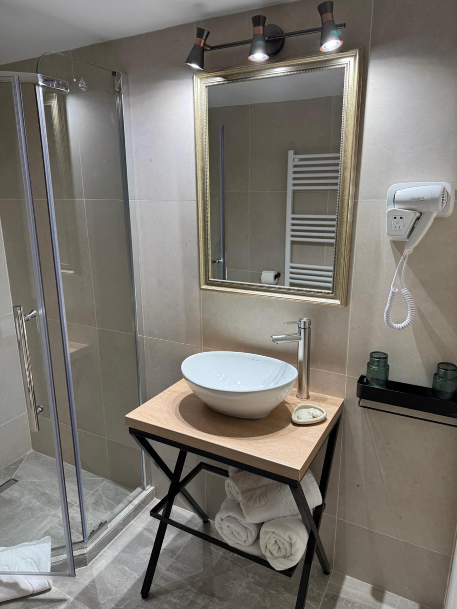 La Coltul Castelului Bran Boutique酒店 外观 照片